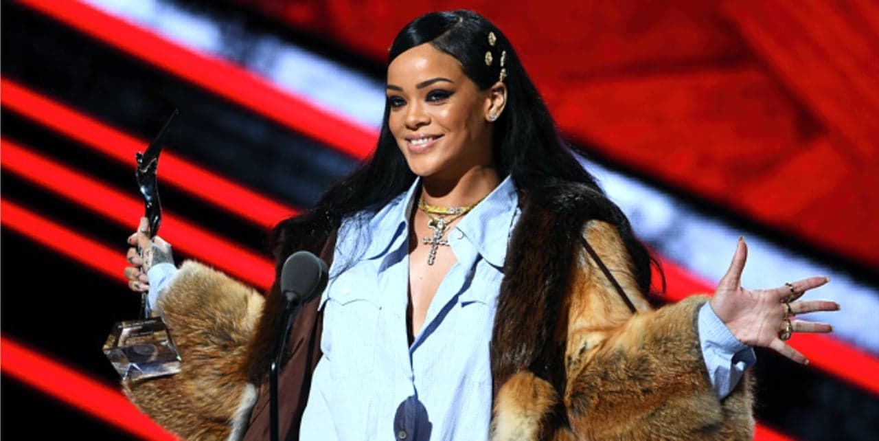 Rihanna receives rock star award at BET's Black Girls Rock