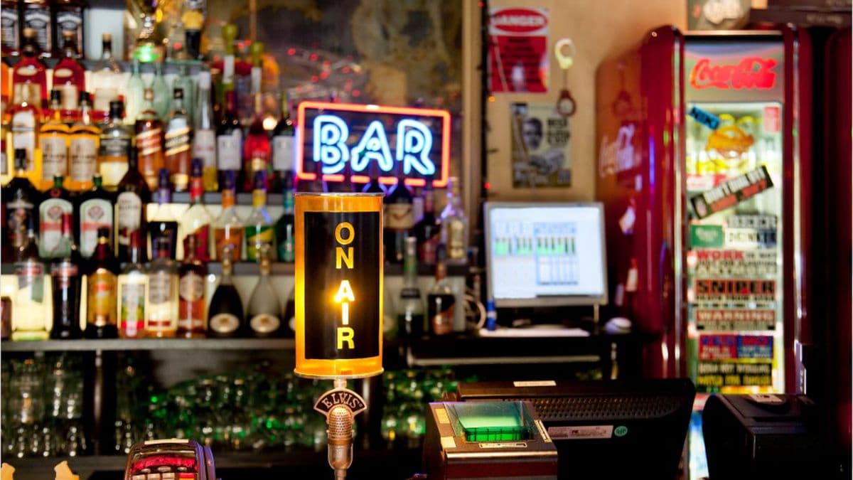 Bermuda's Bars and Clubs Ordered to Close at Midnight