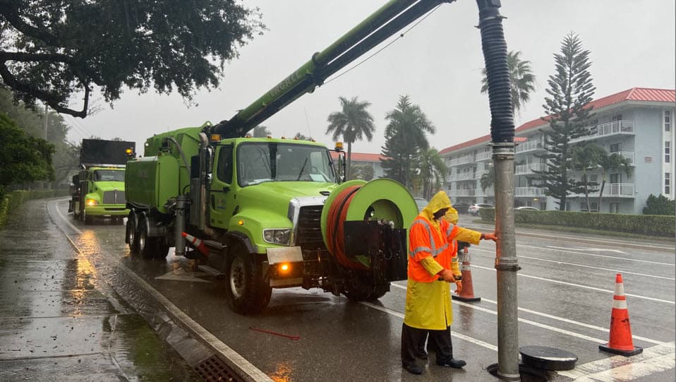 Heavy rain floods Broward roads, stalls cars and forces detours