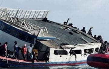 Hundreds of Illegal Haitian Migrants Detained After Wooden Vessel Runs Aground in Florida