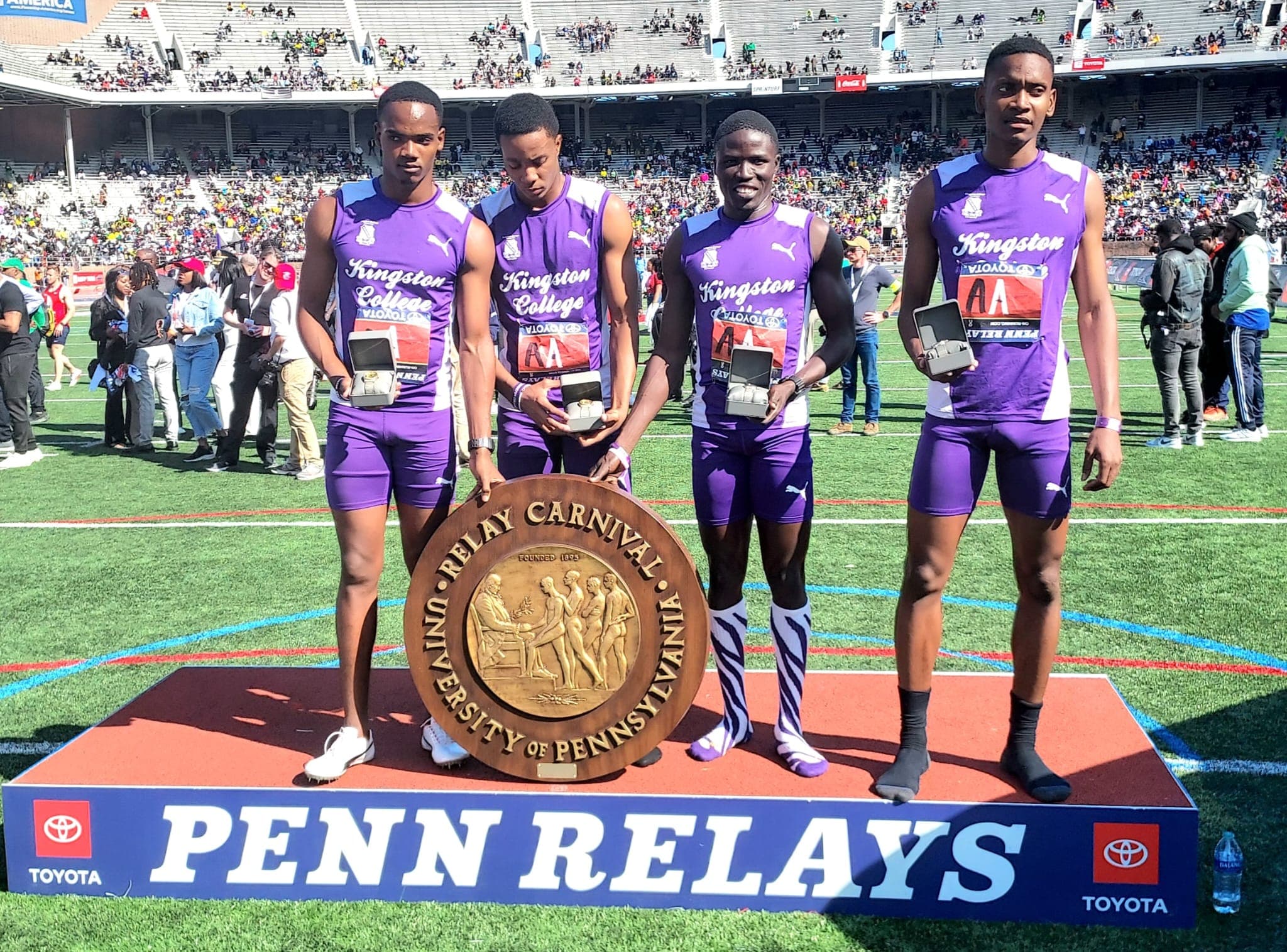 Kingston College wins High School Boys 4x400m