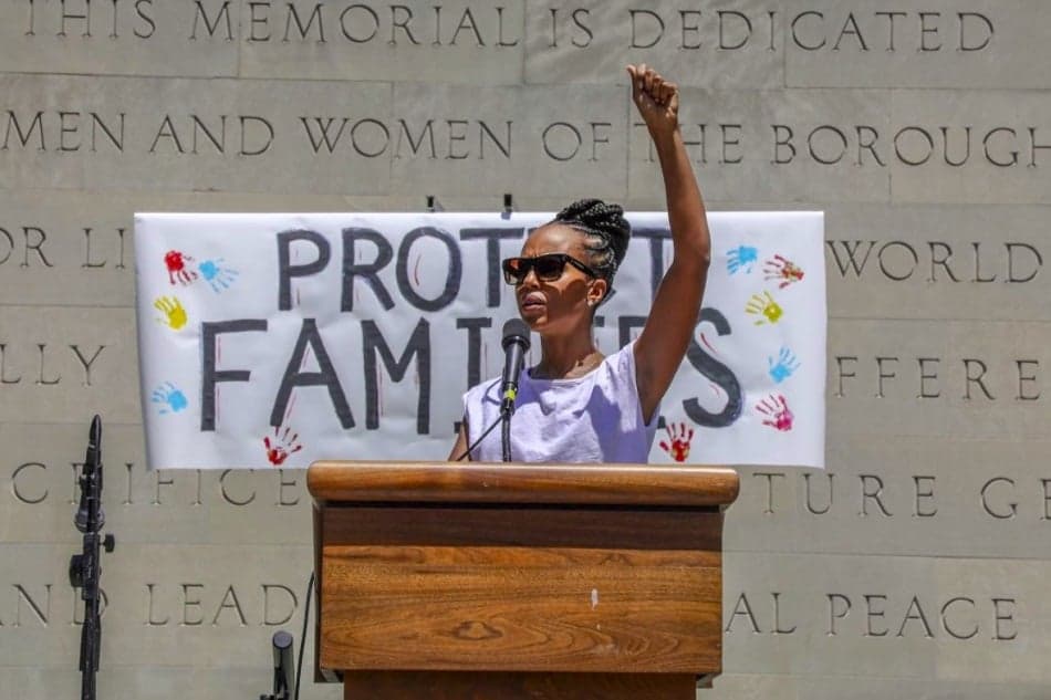 Actress Kerry Washington pays tribute to her Caribbean immigrant grandparents