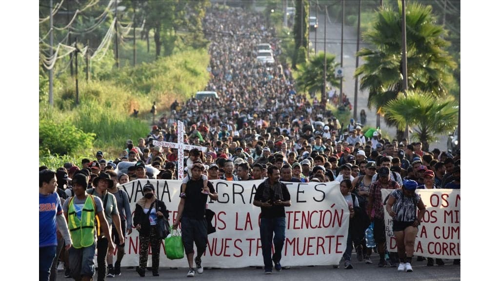 5,000 migrants, including Cubans and Haitians, embark on journey to the US-Mexico border