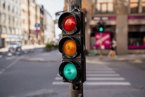 Common Mistakes Drivers Make at Flashing Light Intersections
