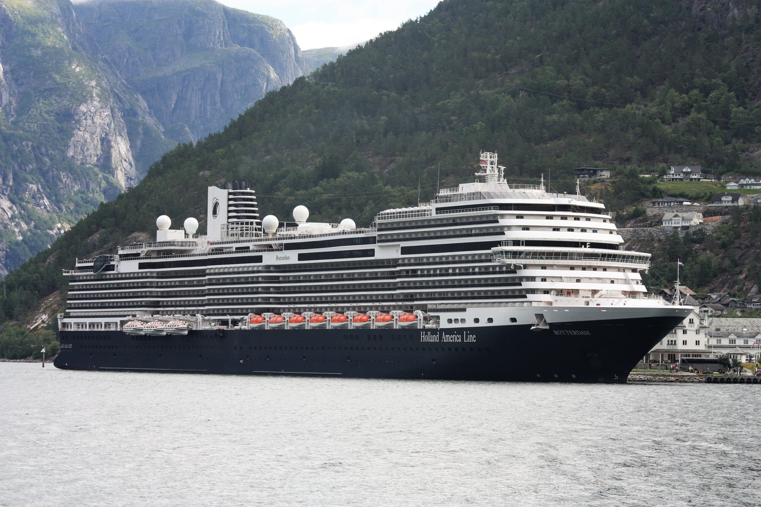 Cruise ship arrives in Fort Lauderdale after norovirus outbreak affects over 100 passengers