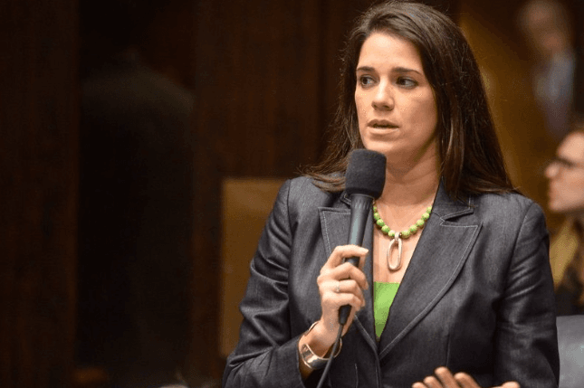 Legislators create state seal of Biliteracy Program