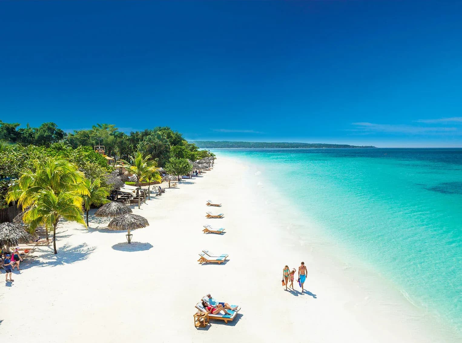 '100% illegal': Jamaican hotelier slams fence blocking Seven Mile Beach access for residents