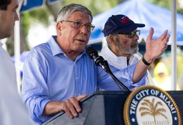 City of Miami Commissioner Manolo Reyes dies at 80