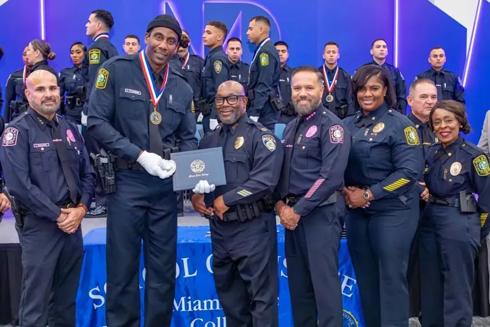 Former NBA All-Star Amar’e Stoudemire graduates police academy in Miami