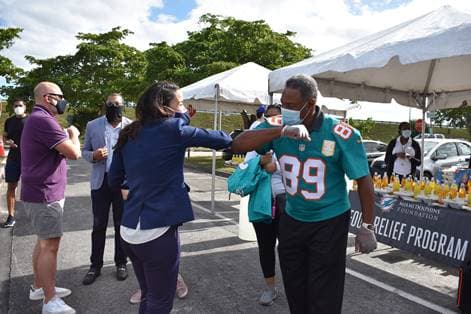 Miami-Dade Commissioner Danielle Cohen Higgins, Miami Dolphins Provide Meals to South Dade Families