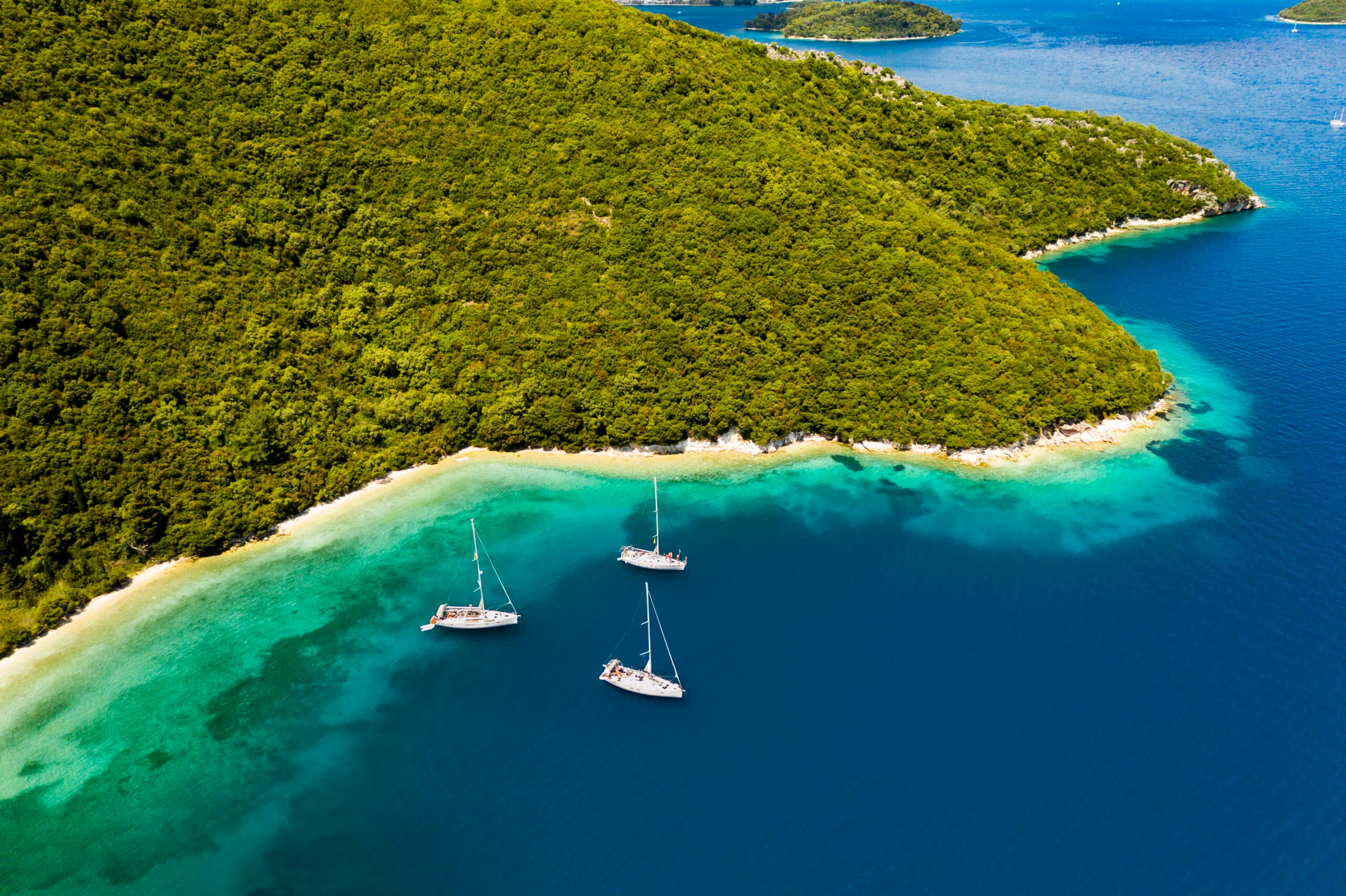 Discover British Virgin Islands like a local: Sailing with a private captain at your service