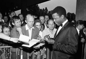 poitier signing autographs