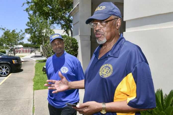 Three Florida police officers face manslaughter charge in stun gun death