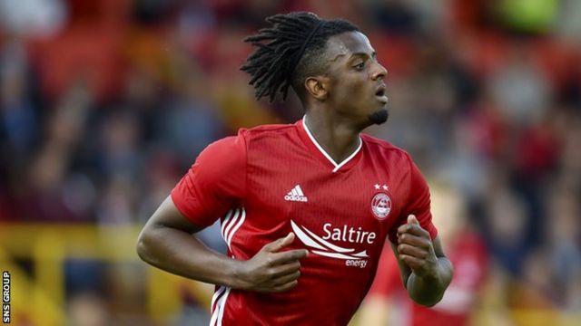 Reggae Boy Gregory Leigh inks Ipswich deal