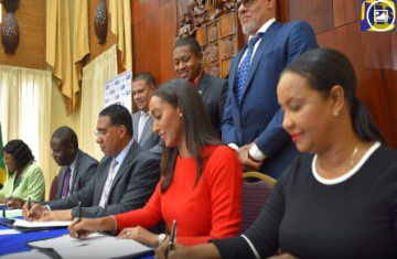 Jamaican PM Andrew Holnessurges more public sector stakeholders to join housing program