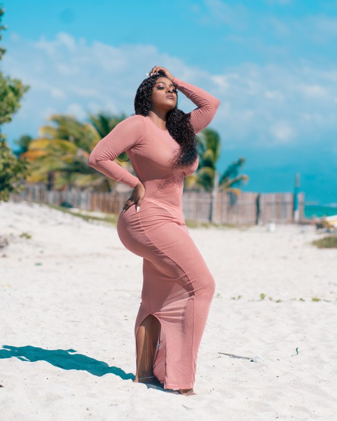 10 Things About Yanique Curvy Diva
