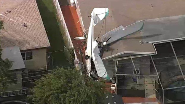 2 dead after plane crash in Miramar