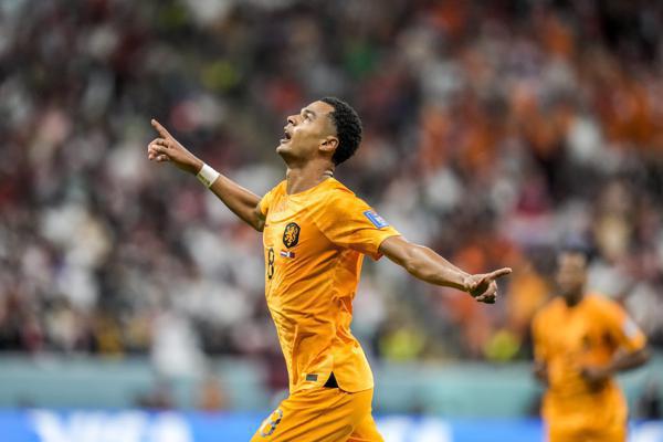 Netherlands beats host Qatar 2-0 to advance at World Cup