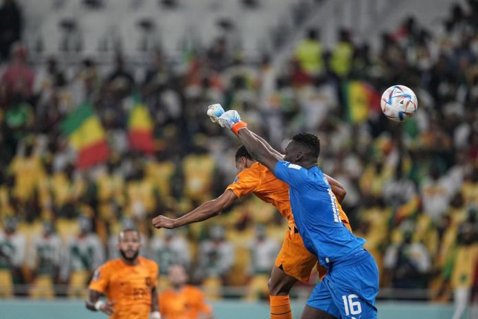 Netherlands strikes late to beat Senegal 2-0 at World Cup