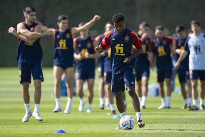 Spain faces Japan looking to seal last-16 spot at World Cup