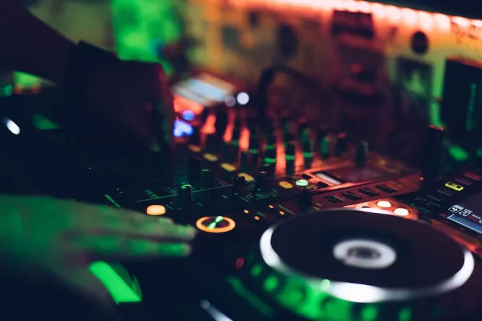 Miami beach can party all night following halt on alcohol ban