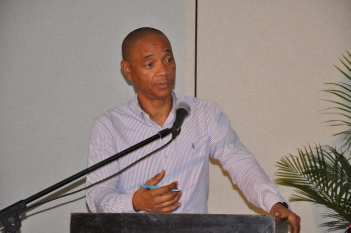 dennis-chuing-reggae-girlz JFF