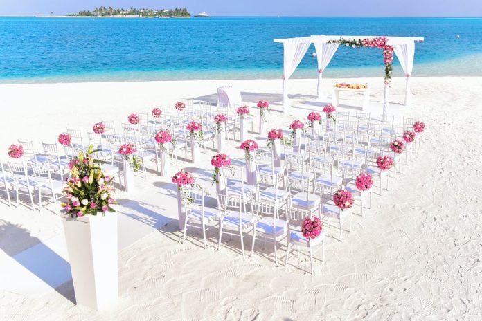 Married couples to recommit their love at Aruba's largest vow renewal