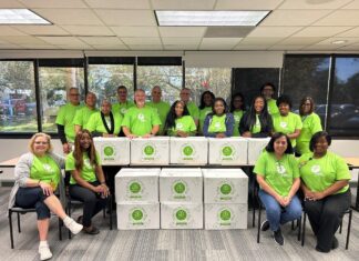 FPL volunteers provide hygiene kits to those in need throughout South Florida communities