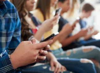 Florida ranks last in reading growth as US faces ‘learning recession,’ report finds florida schools cell phone ban
