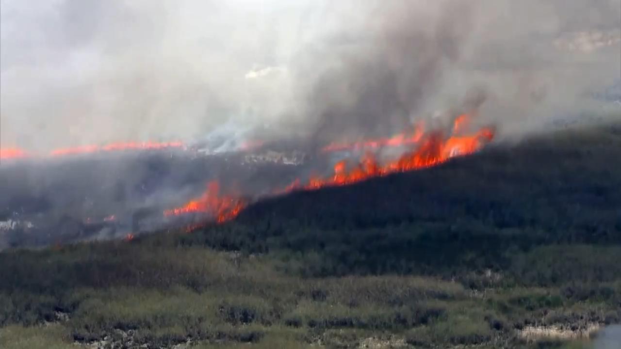 Brush fire in Everglades continues, South Florida residents urged to wear masks