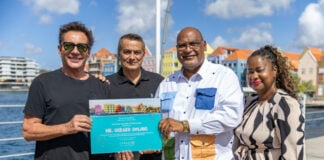 Dutch singer Gerard Joling honored for 39 years of visiting Curaçao Gerard Joling