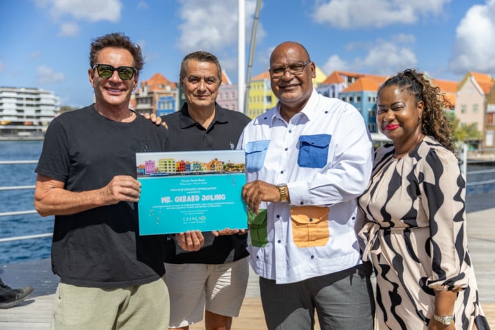 Dutch singer Gerard Joling honored for 39 years of visiting Curaçao