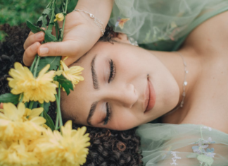 Do fresh flowers improve mood and sleep?