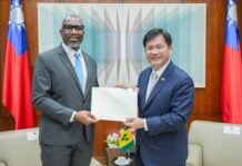Saint Vincent and the Grenadines envoy presents credentials in Taiwan